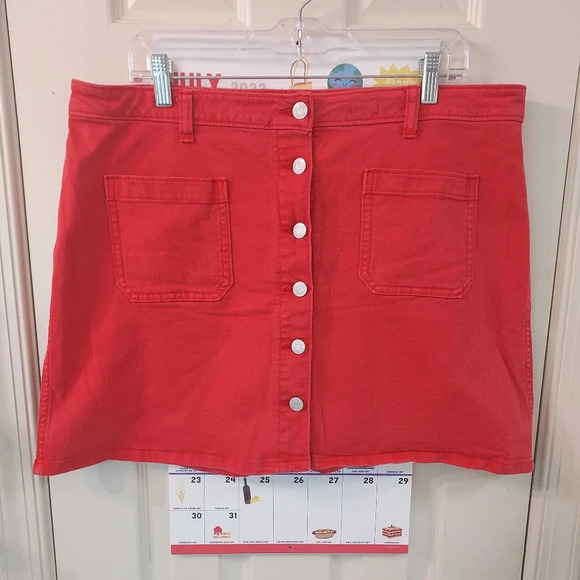 Gap Denim - Red Front Patch Pocket Denim Skirt Size 33/16 - Picture 1 of 9